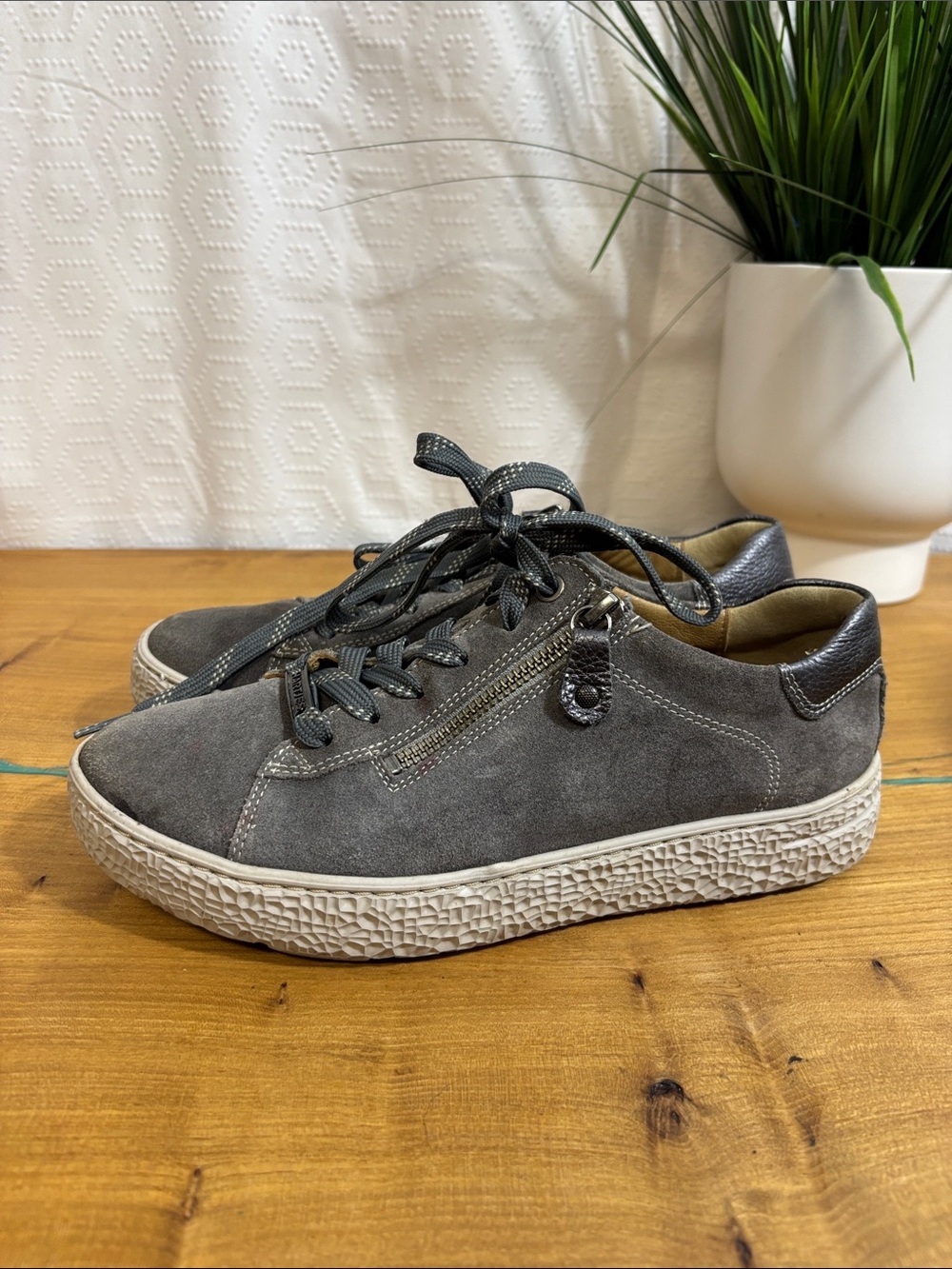Hartjes Phil women's  Aluminium Gray Lace-Up Shoes suede